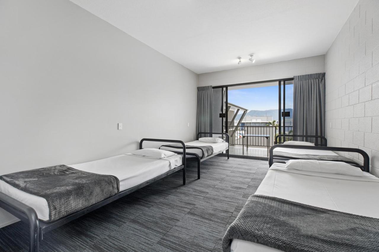 Einzelbett im gemischten Deluxe Schlafsaal mit 4 Betten und eigenem Bad