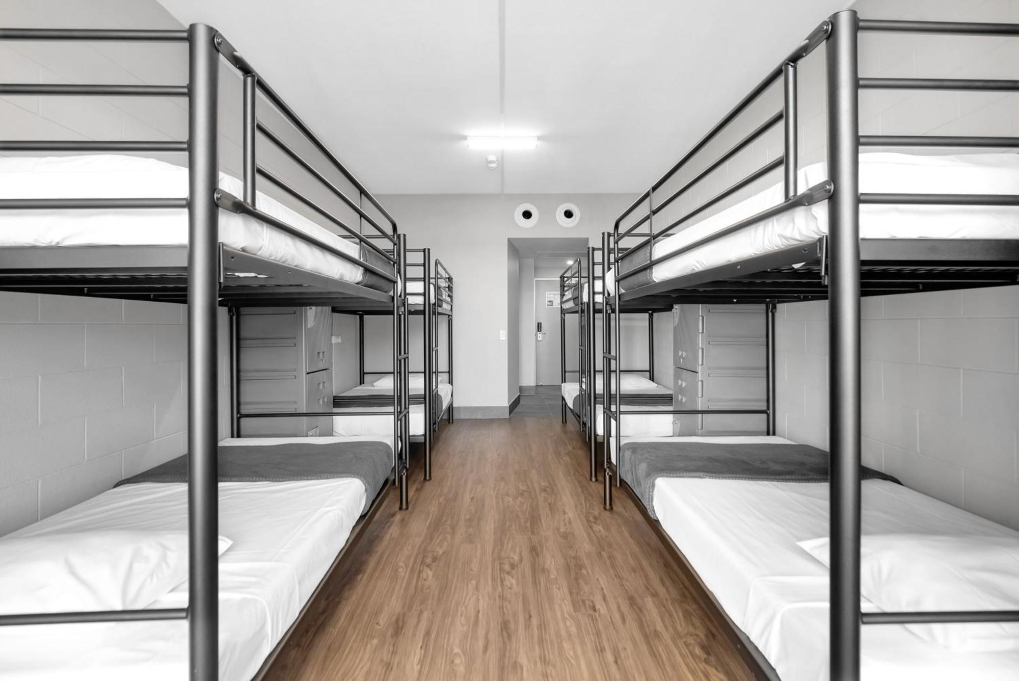 Single Bed in 10-Bed Mixed Dormitory Room with Private Bathroom (Clubside)